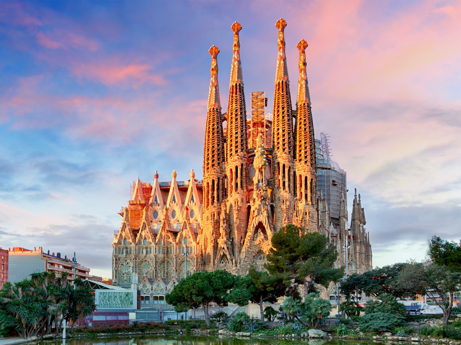 Visit La Sagrada Familia